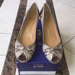 Stuart Weitzman 9.5 Kitten Heel in Metallic Gold
